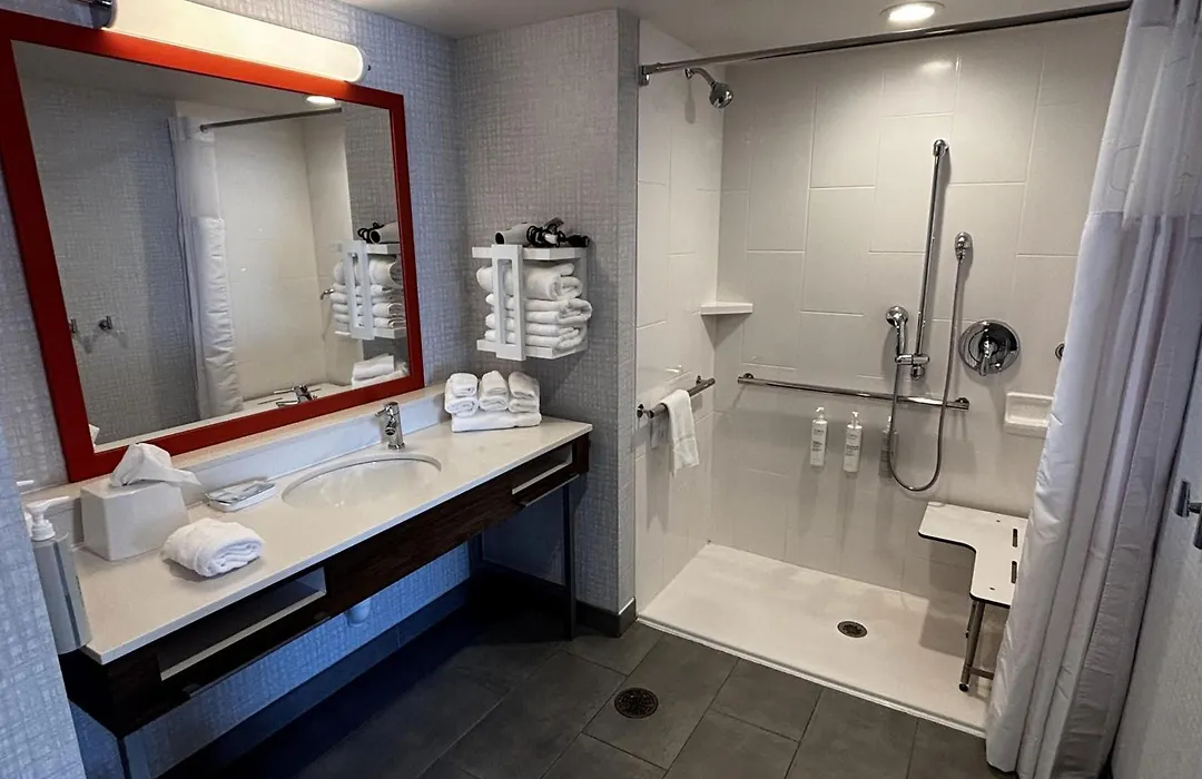 Hampton Inn & Suites Erie Bayfront-1