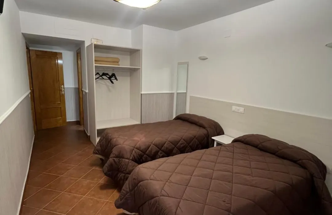 Hostal Hueso-1