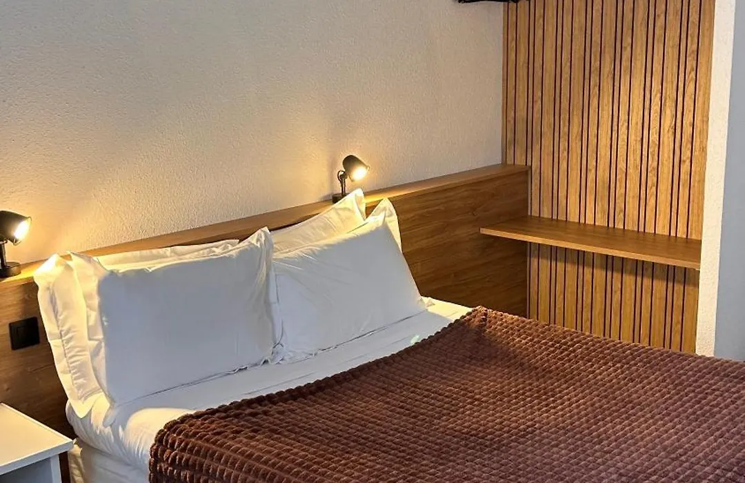 Hotel Du Rocher-1