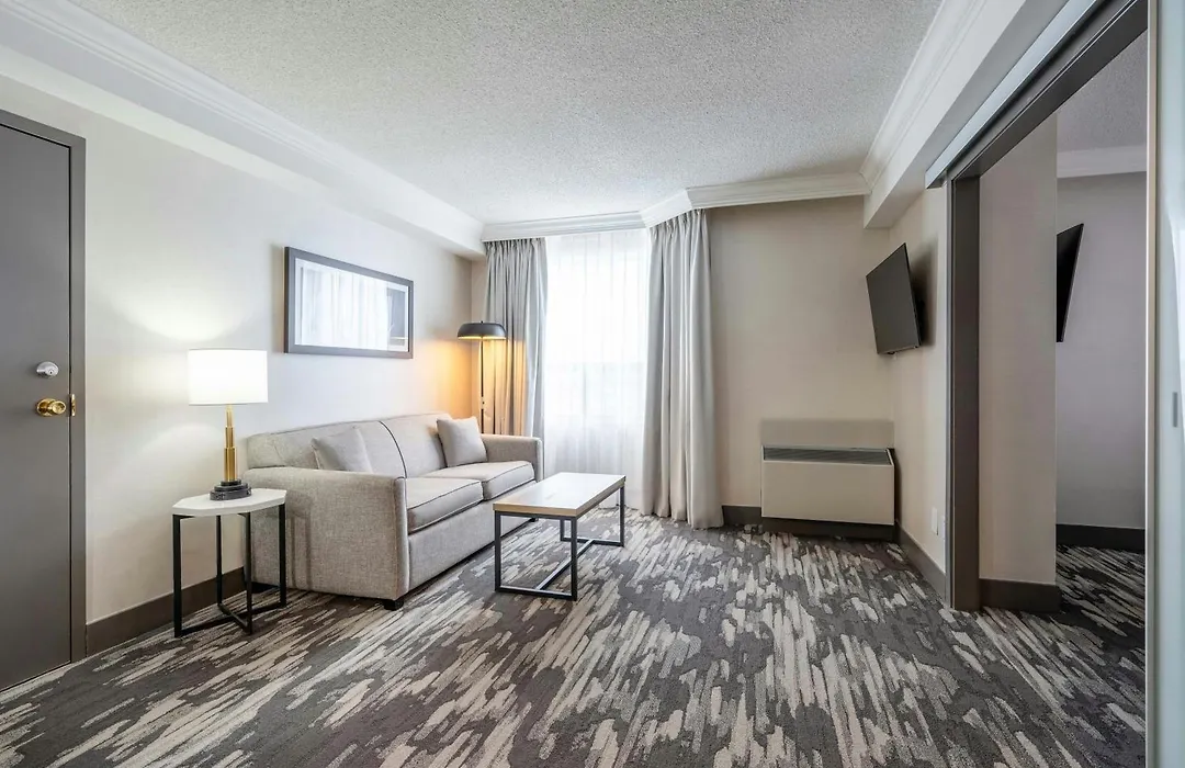 Sandman Signature Mississauga Hotel-1