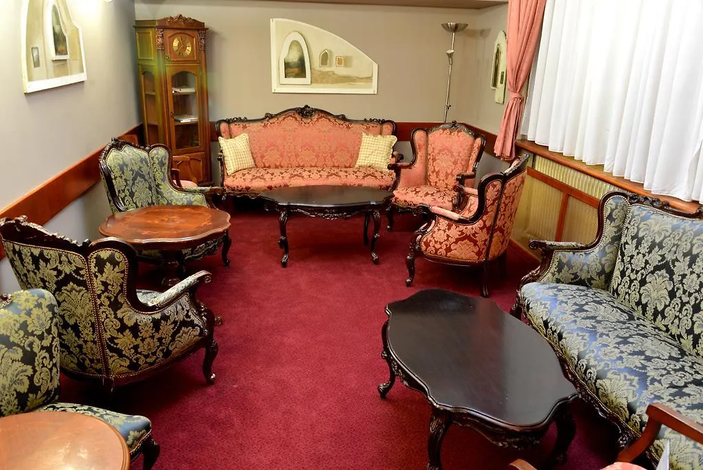 Hotel Cryston-1