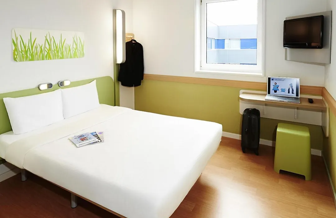Ibis Budget Pontivy-1
