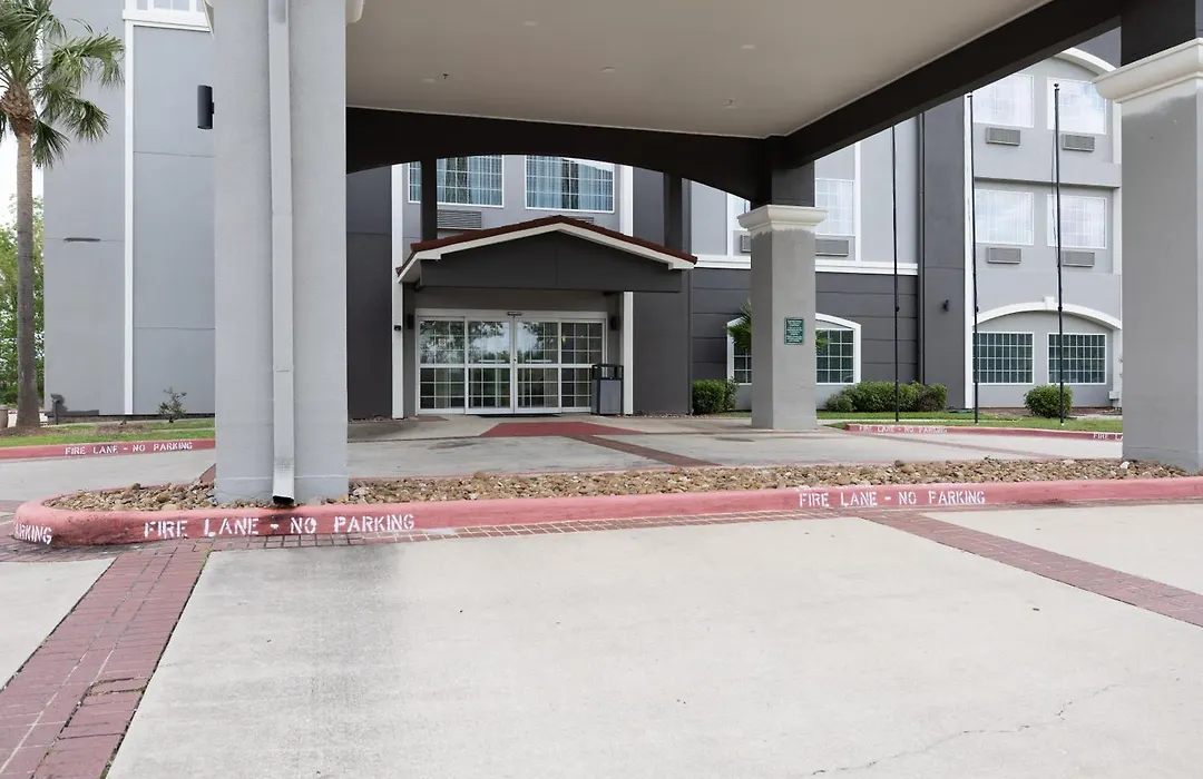 La Quinta By Wyndham Pearland-1