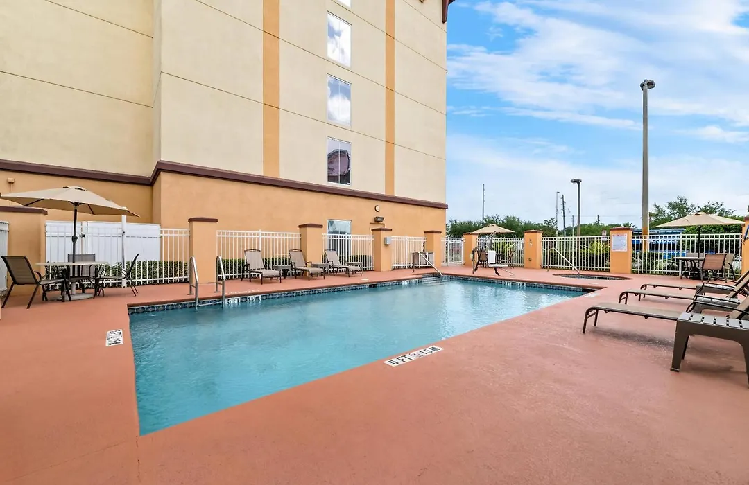 Comfort Suites Orlando Airport-1