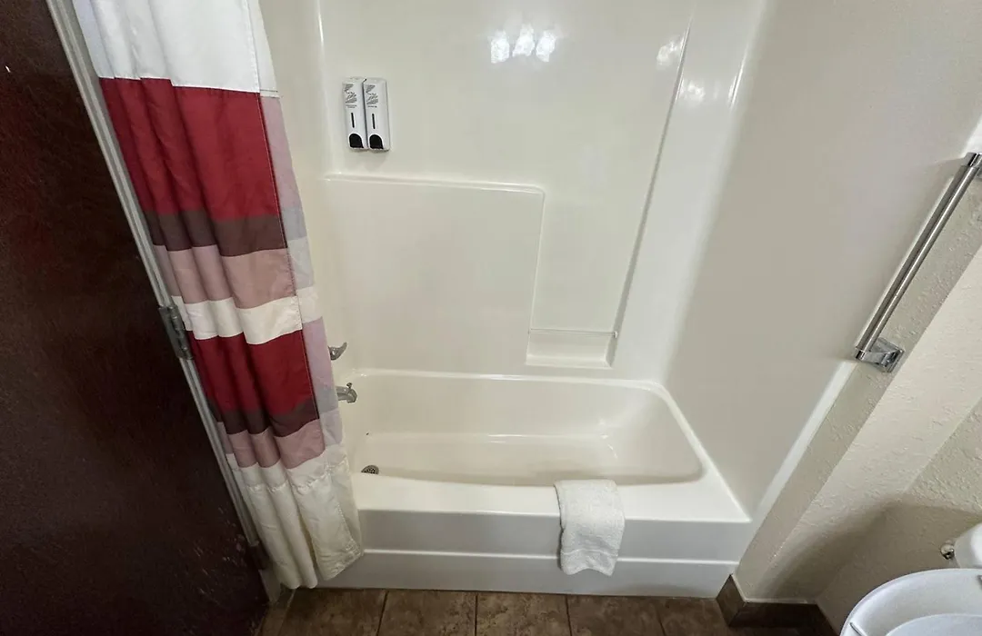Econo Lodge Inn & Suites-1