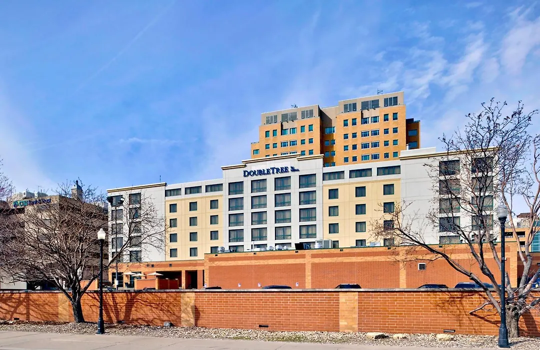 Doubletree By Hilton Davenport-1