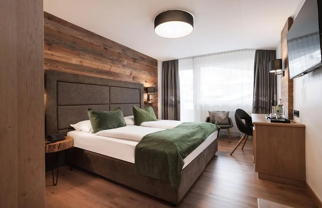 Hotel Gruener Baum-1