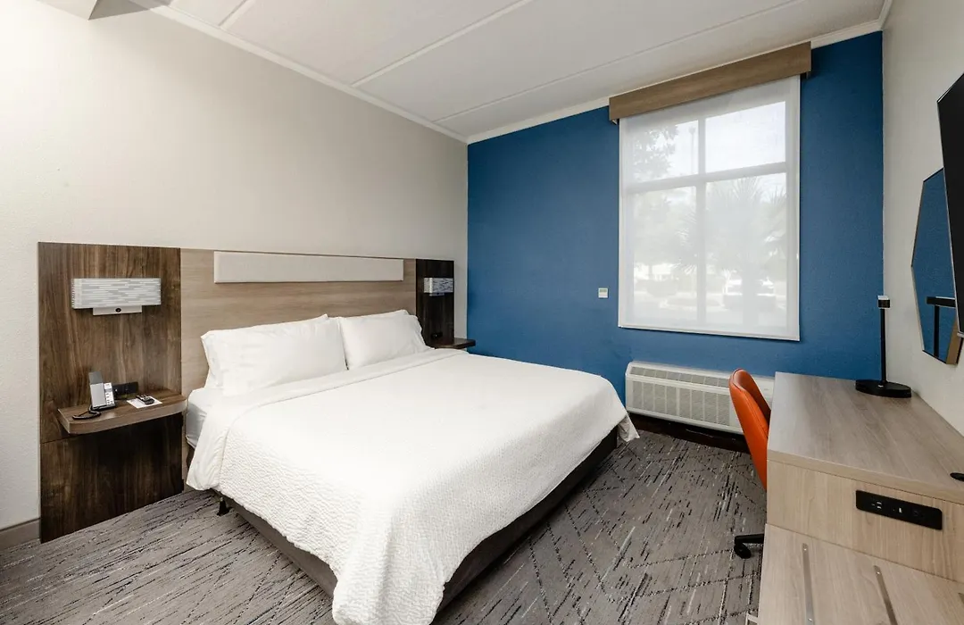 Holiday Inn Express Hotel & Suites Charleston - Northwoods By Ihg-1