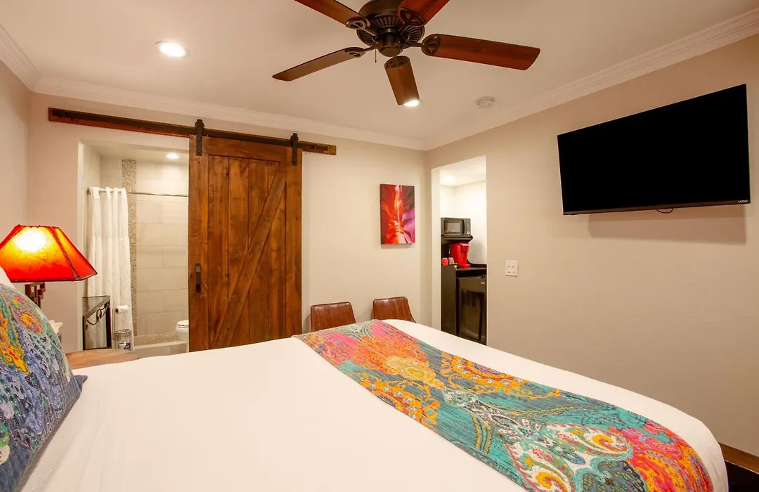 Lantern Light Inn - Romantic Getaway (Adults Only)-1