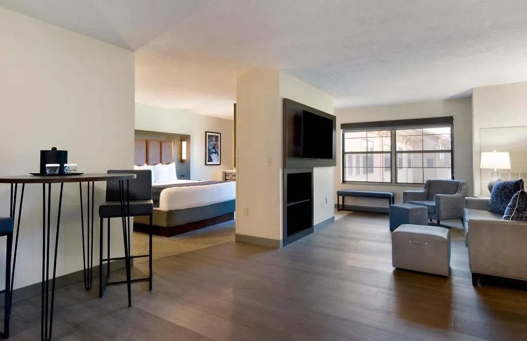 Clubhouse Hotel Sioux Falls-1