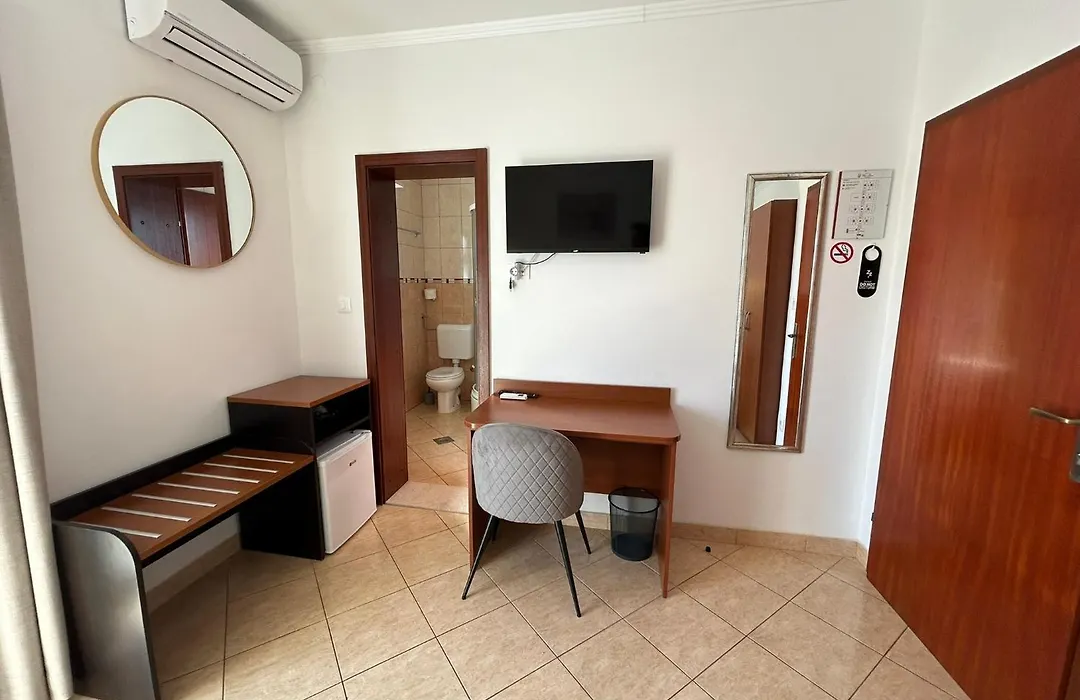 Hotel Vila Tina-1