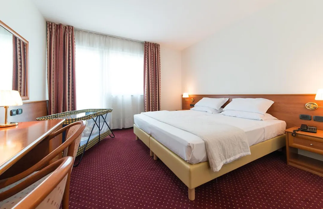 Airport Hotel Bergamo-1