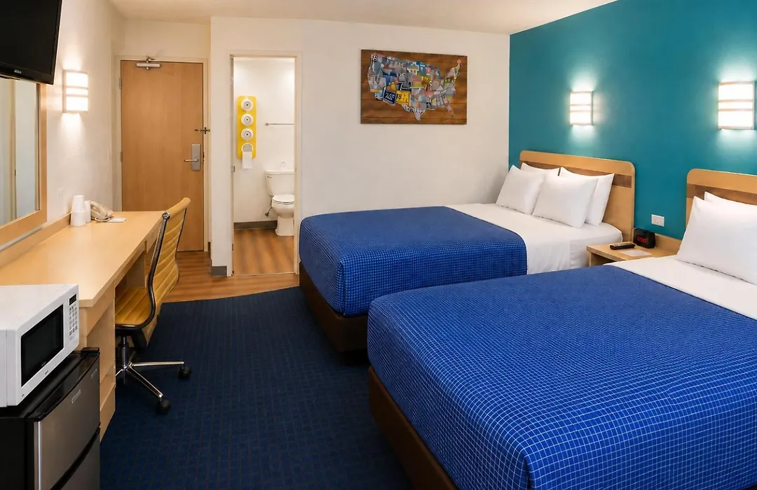 Econo Lodge Menomonie-1