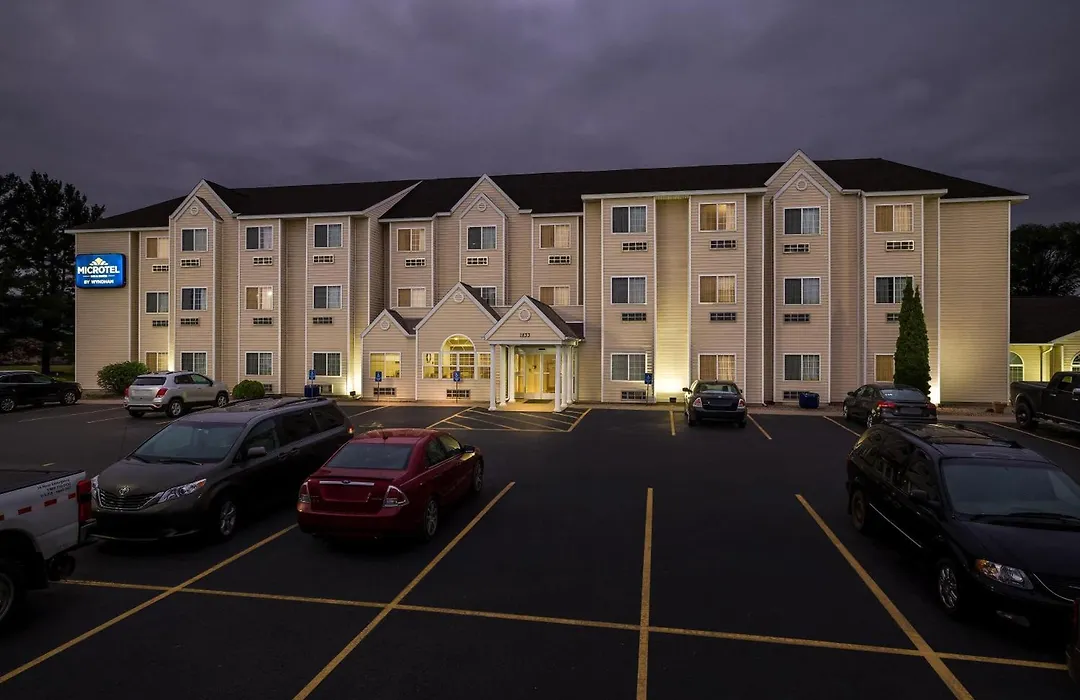 Microtel Inn & Suites By Wyndham Prairie Du Chien-1