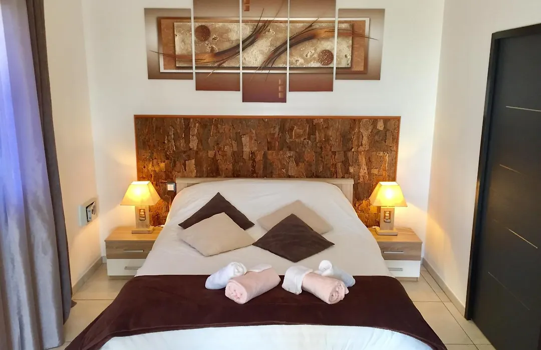 L'Escale Cote Bleue B&B And Spa-1