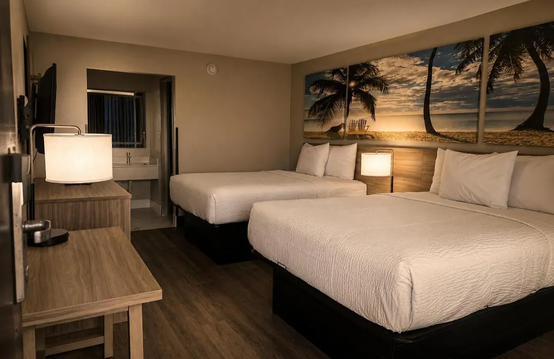 Days Inn By Wyndham Fort Myers-1