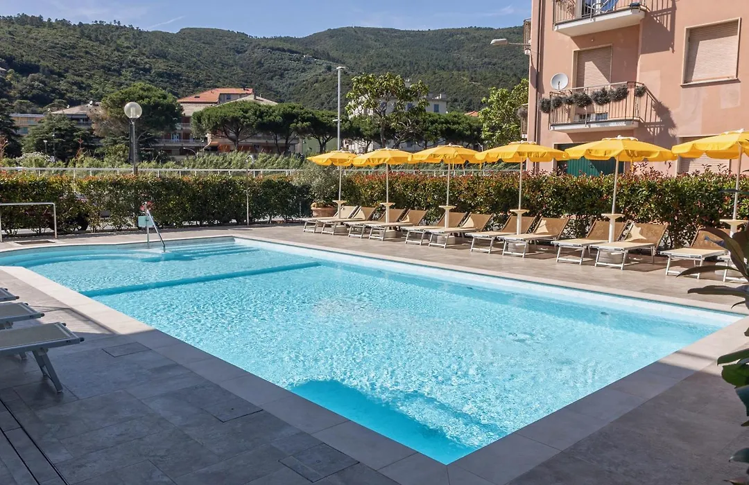 Hotel Riviera-1