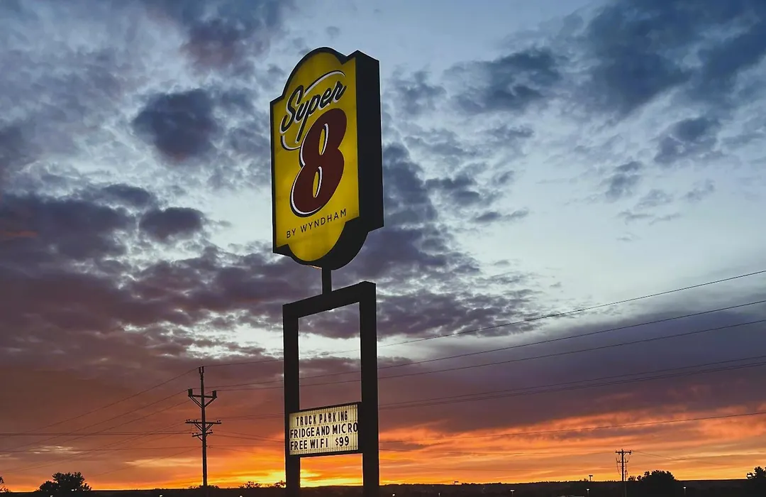 Super 8 By Wyndham Miles City-1