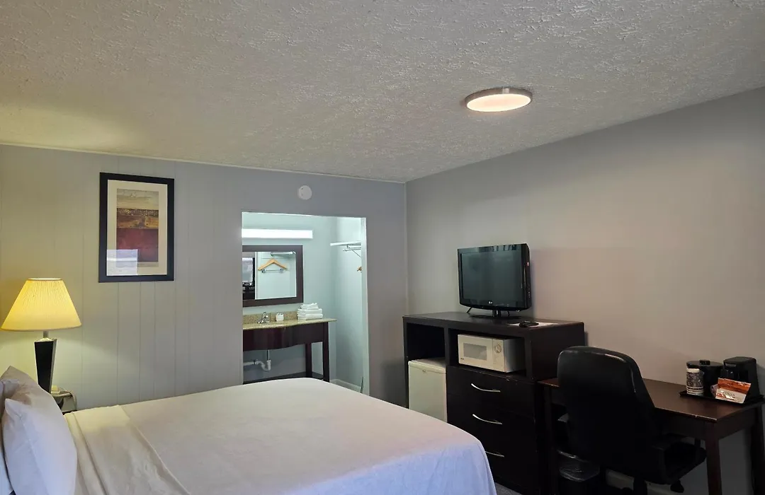 Travelowes Motel - Maggie Valley-1