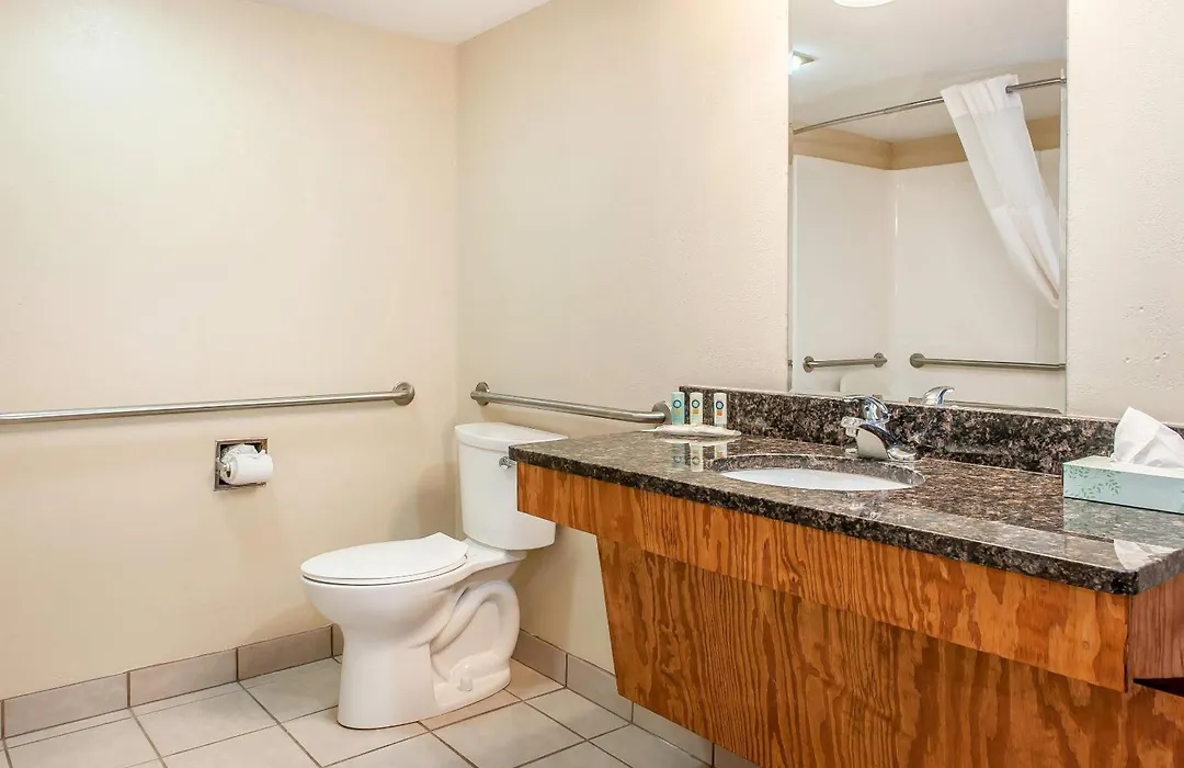 Quality Inn Findlay-1