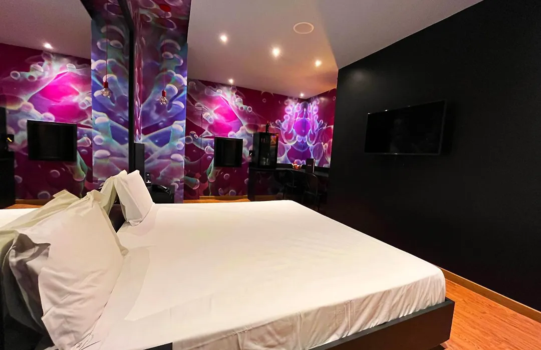 Tout Motel (Adults Only)-1