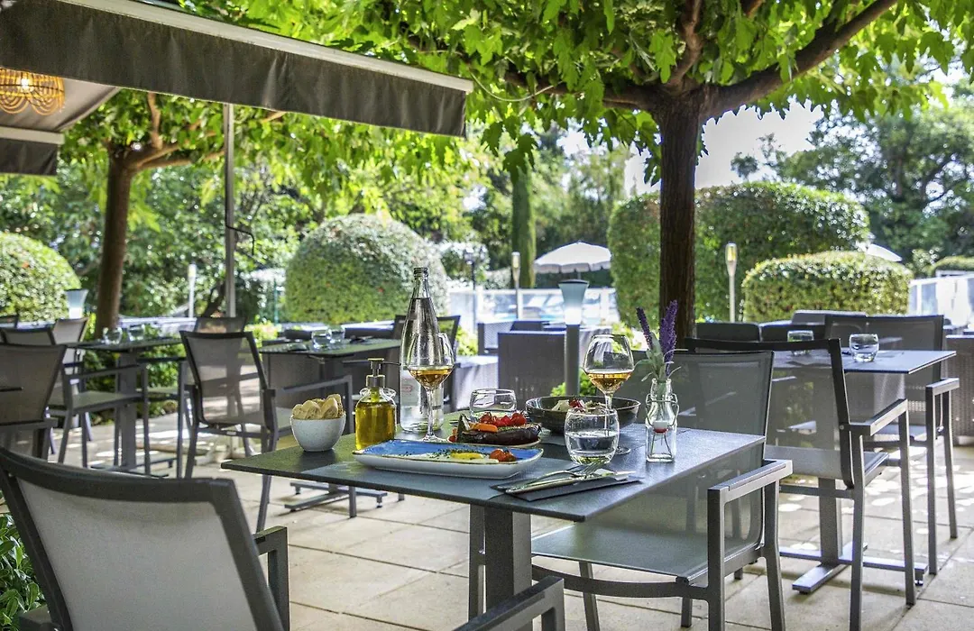 Mercure Cavaillon-1