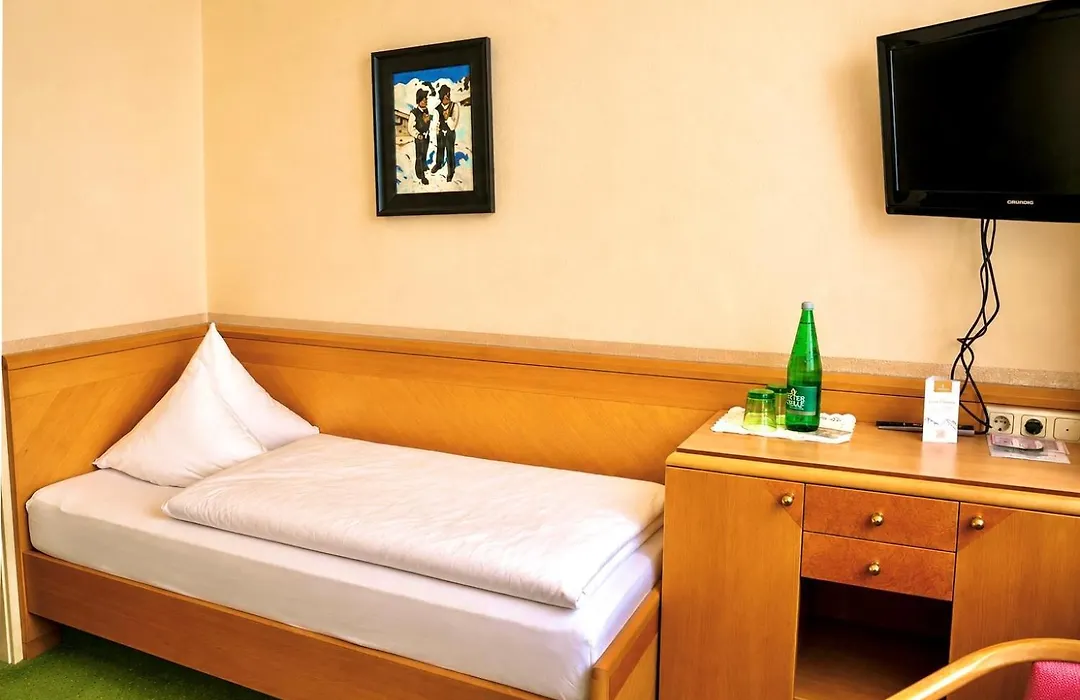 Hotel Schrofenstein-1