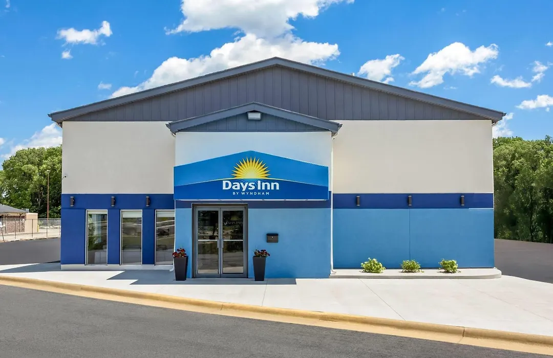 Days Inn By Wyndham La Crosse-1