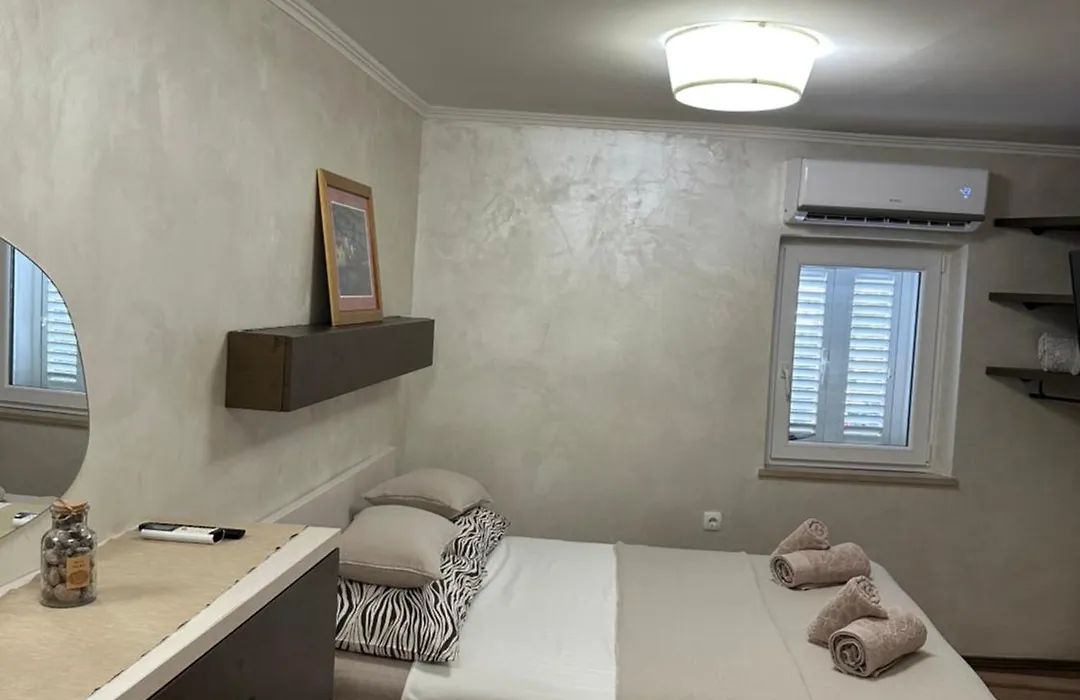 Guest House Laura-1