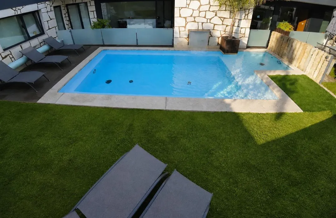 Hugs Village Houses Heated Pool-1