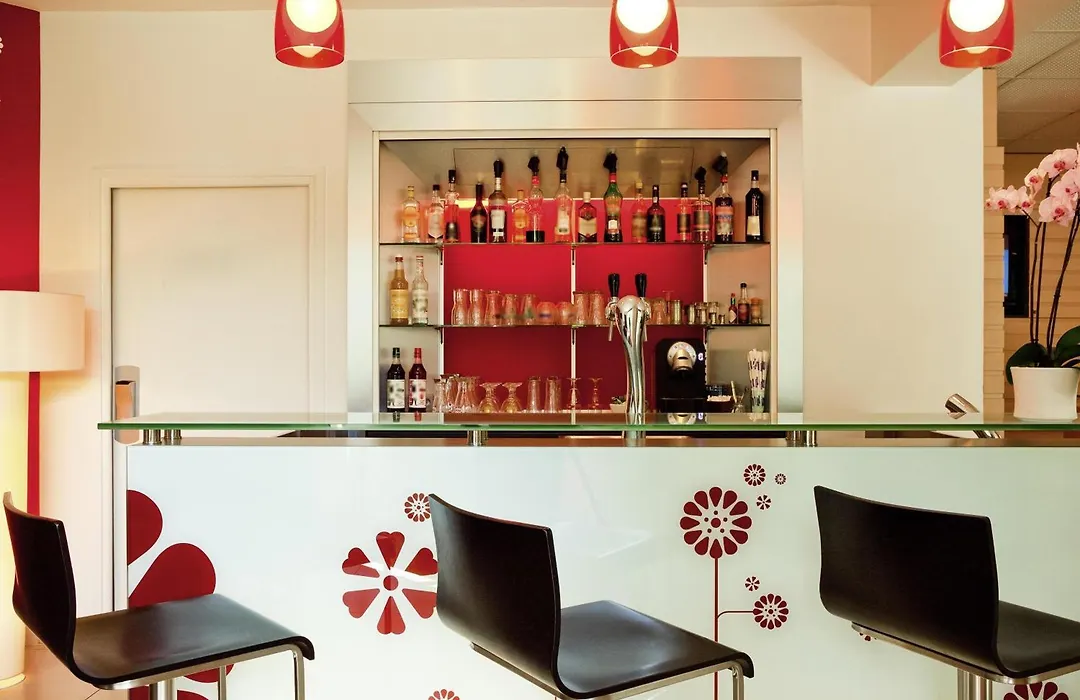 Ibis Senlis-1