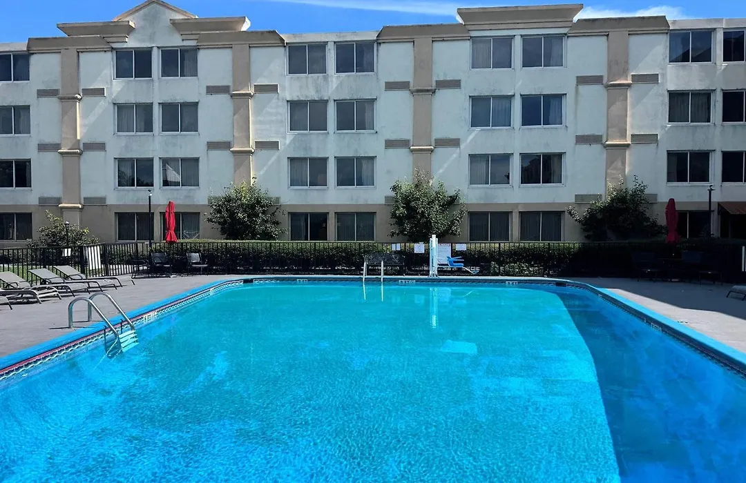 Ramada By Wyndham Birmingham Airport-1