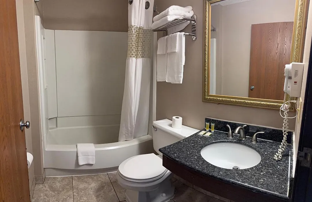 Knights Inn Hartford-1