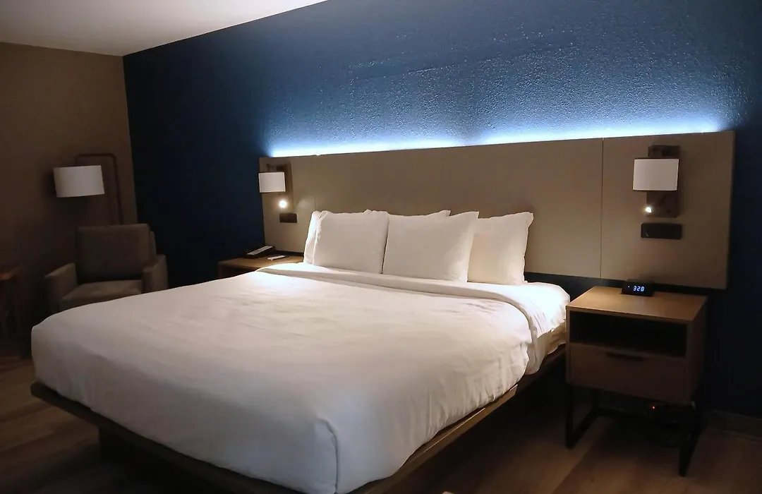 Comfort Inn Near Downtown & Blue Ridge Pkwy-1