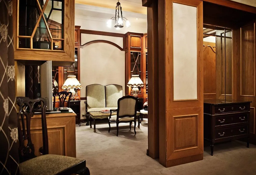 Hotel De Vendome-1