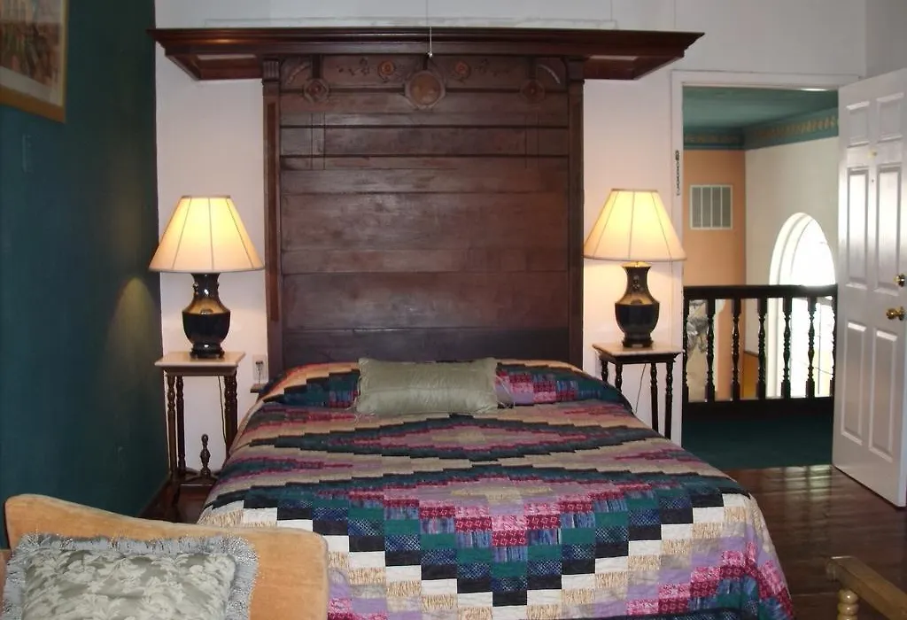 Lundeen Inn Of The Arts-1