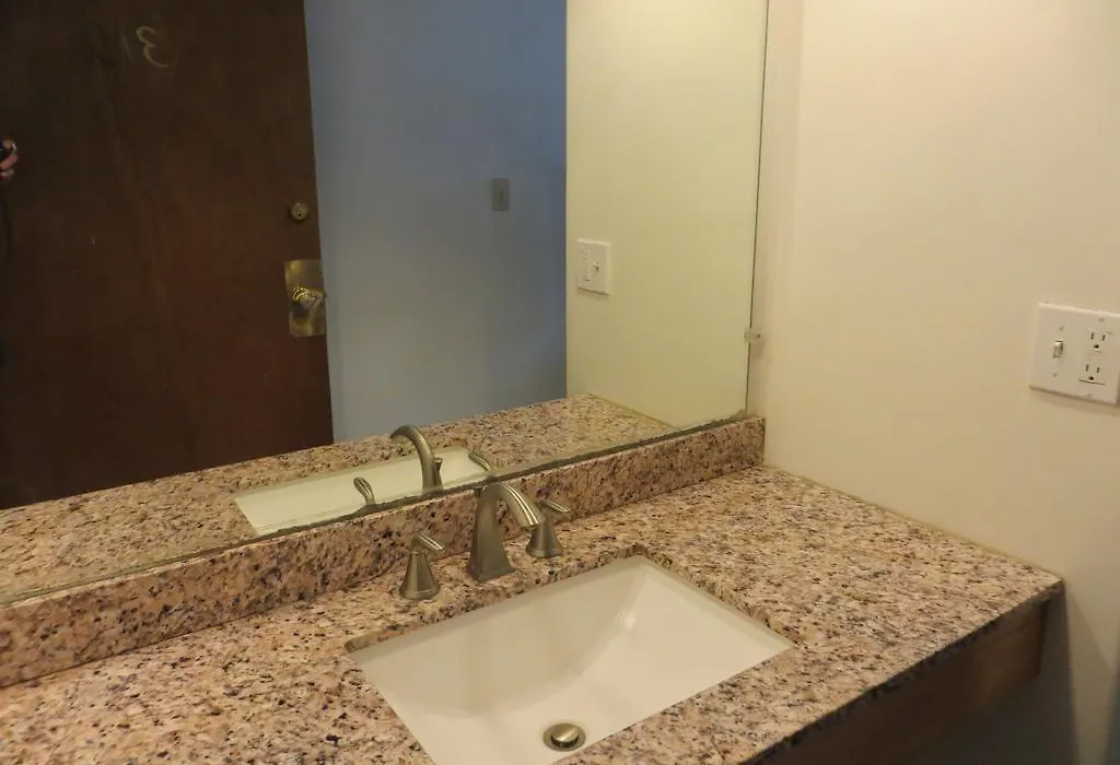 Jet Inn-1