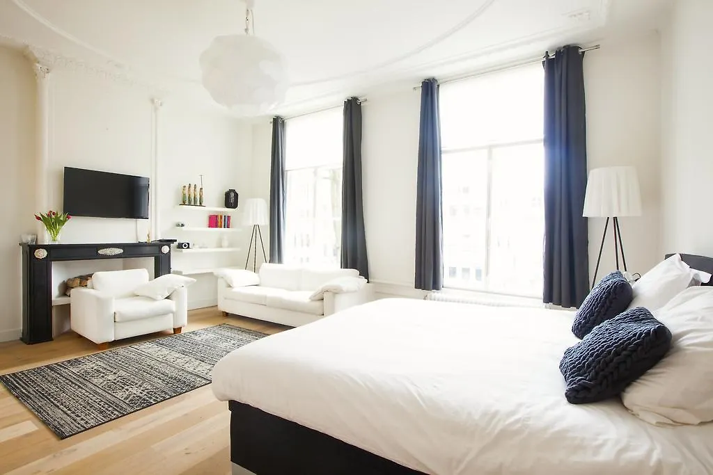 Mokum Suites-1