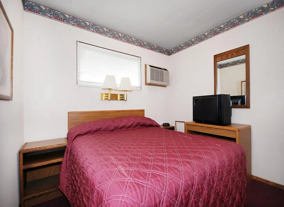 Econo Lodge-1