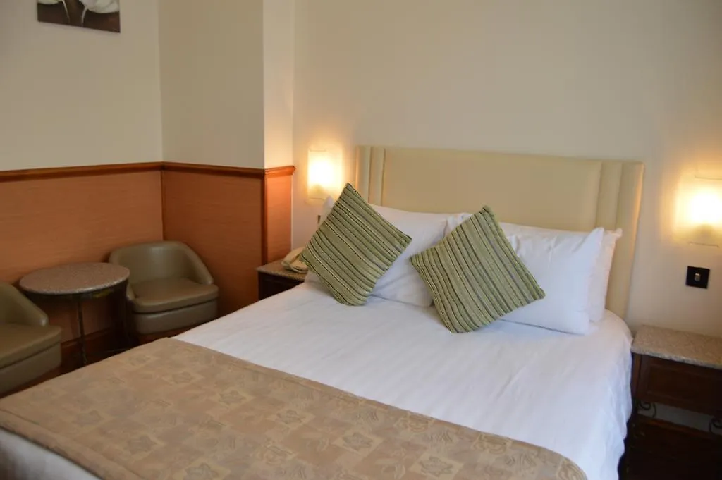 Holiday Villa Hotel-1