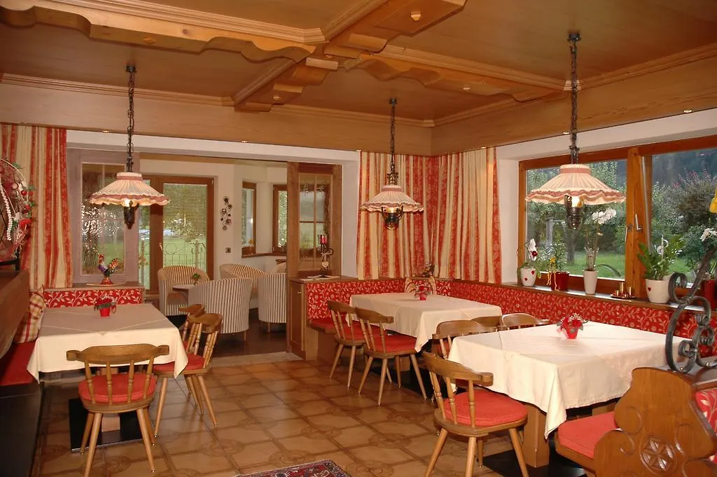 Hotel-Garni Almhof-1