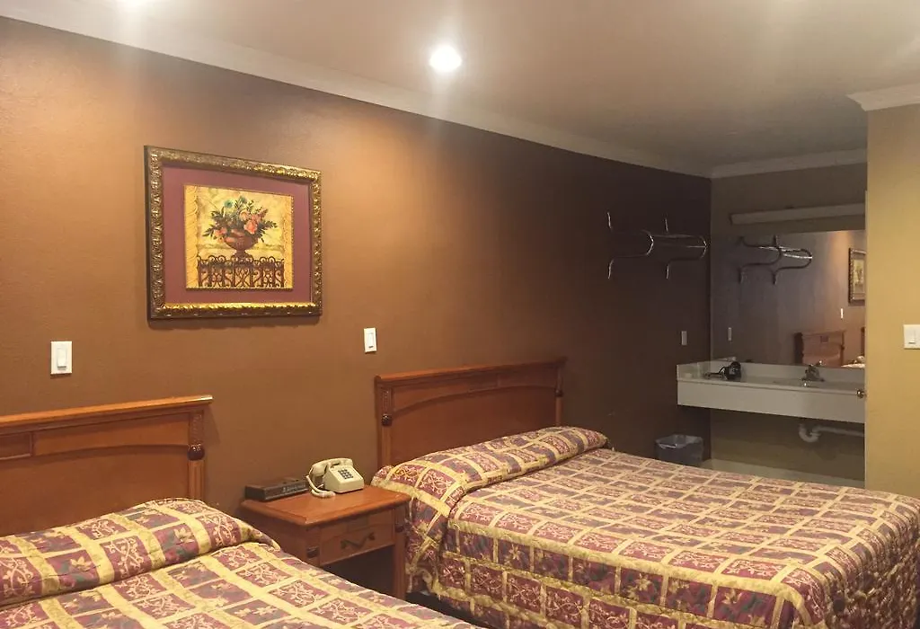 Beverly Inn-1