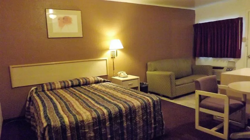 Travelodge By Wyndham Farmington-1