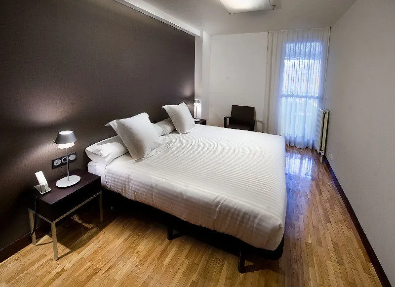Apartamentos Mendebaldea Suites-1