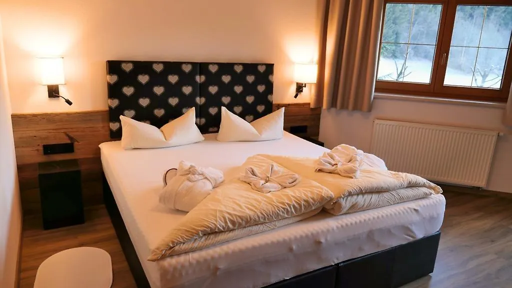Alpin-Hotel Schrofenblick-1