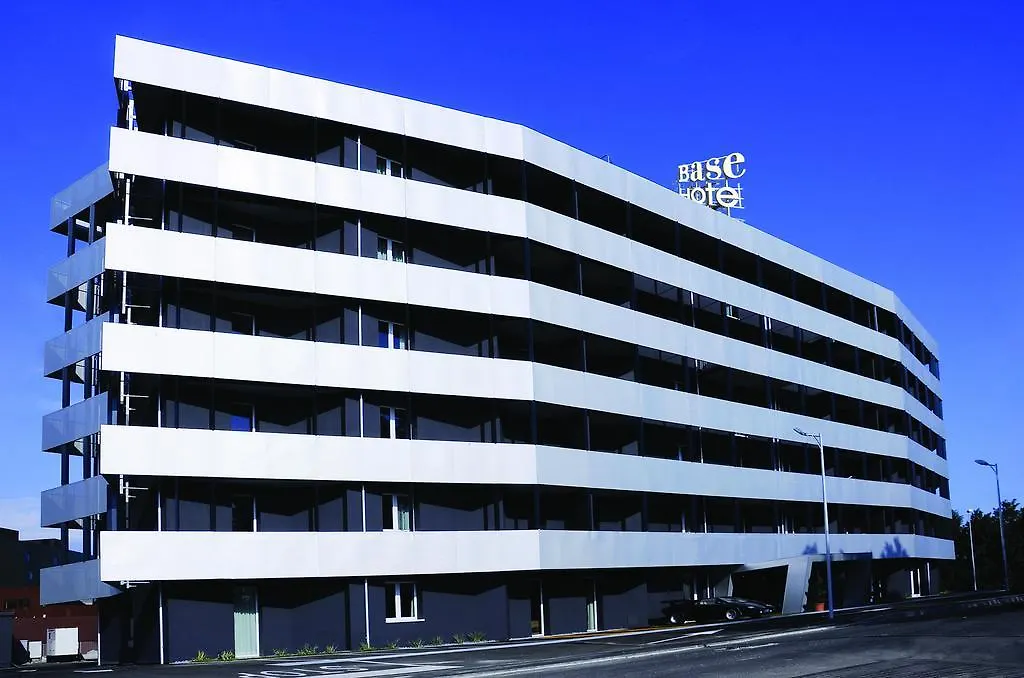 Base Hotel To Stay-1