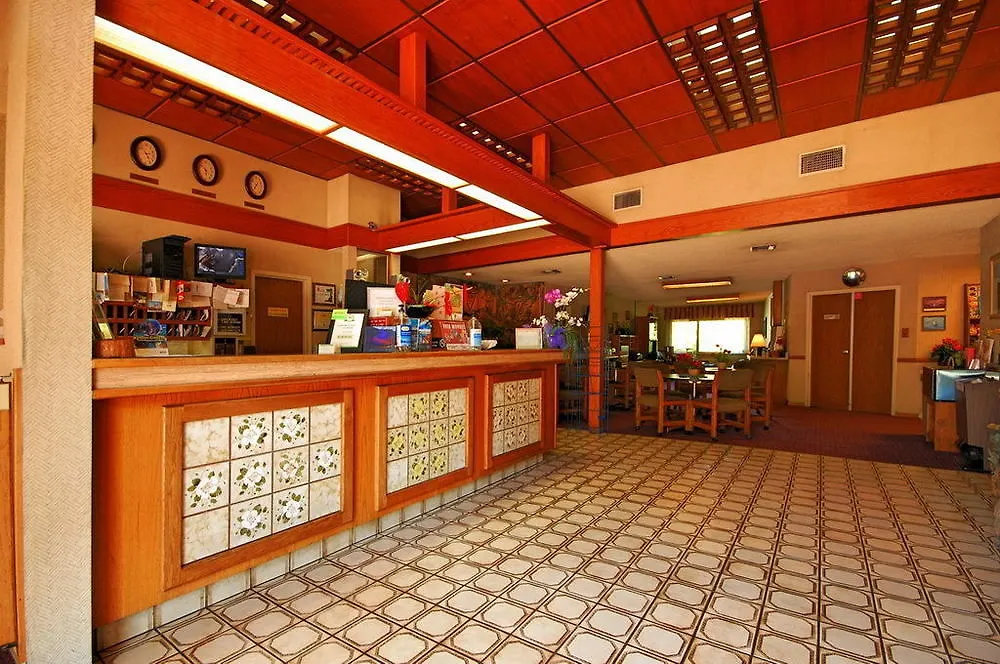 Super 8 By Wyndham Long Beach-1
