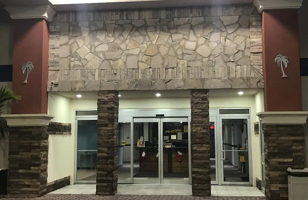 Blue Bay Inn And Suites-1
