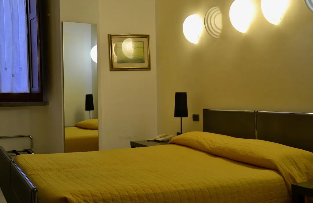 Hotel Italia-1