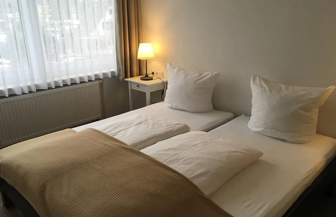 Hotel-Pension zum Paradies-1